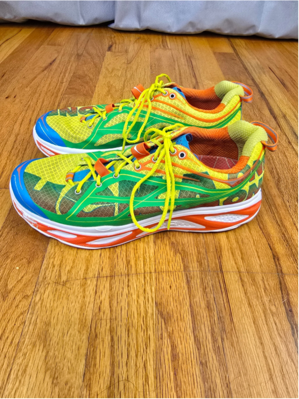 Men's Hoka Athletic Shoes Size 9 Yellow Orange